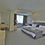 Hotel Leto 3*